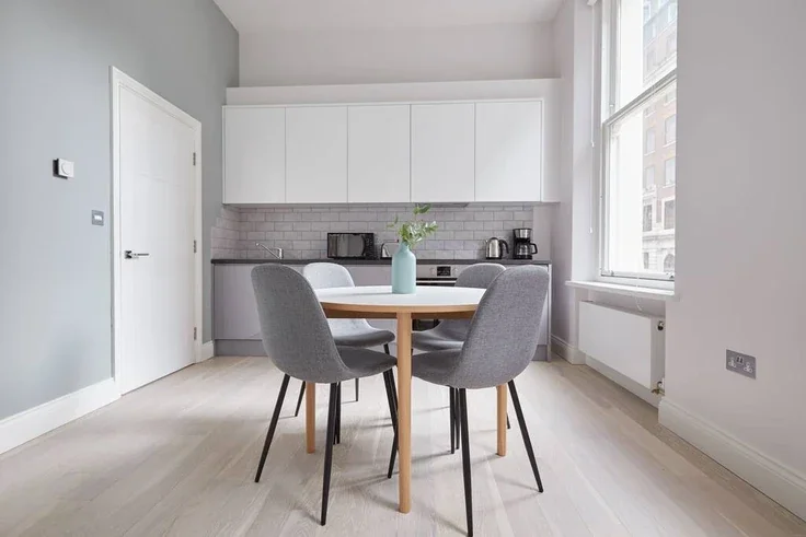 Flat Bloomsbury Way in Greater London