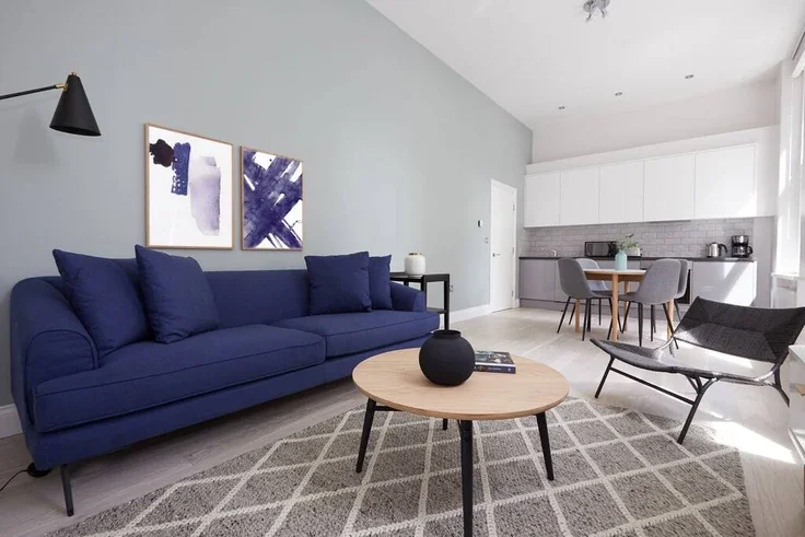 Flat Bloomsbury Way in Greater London