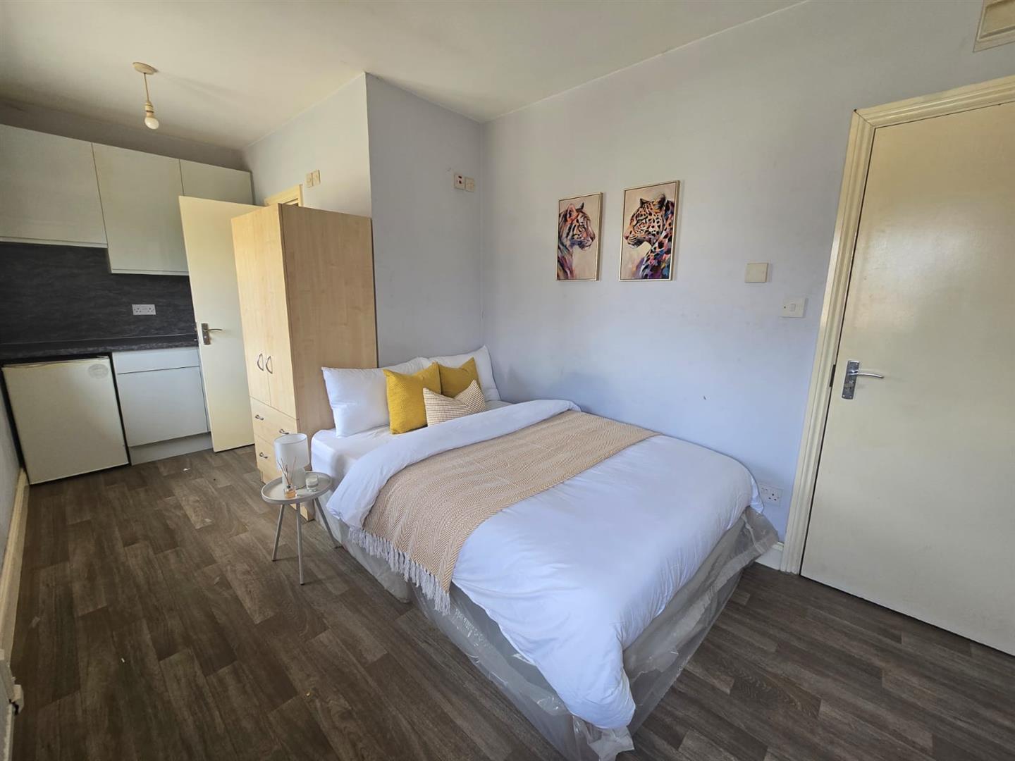Room Overdown Road in Greater London