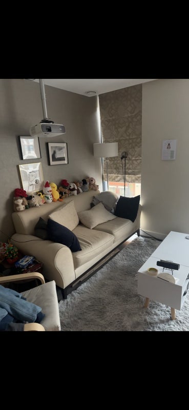 Room Leman Street in Greater London