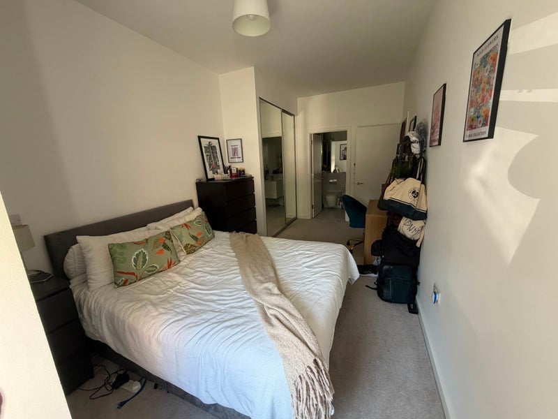 Room Inglis Road in Greater London
