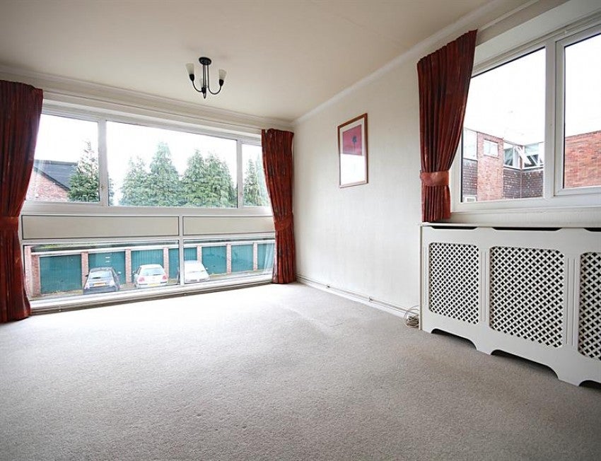 Flat Lacey Green in Wilmslow