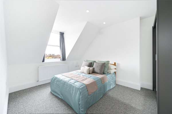 Flat Addison Gardens in Greater London