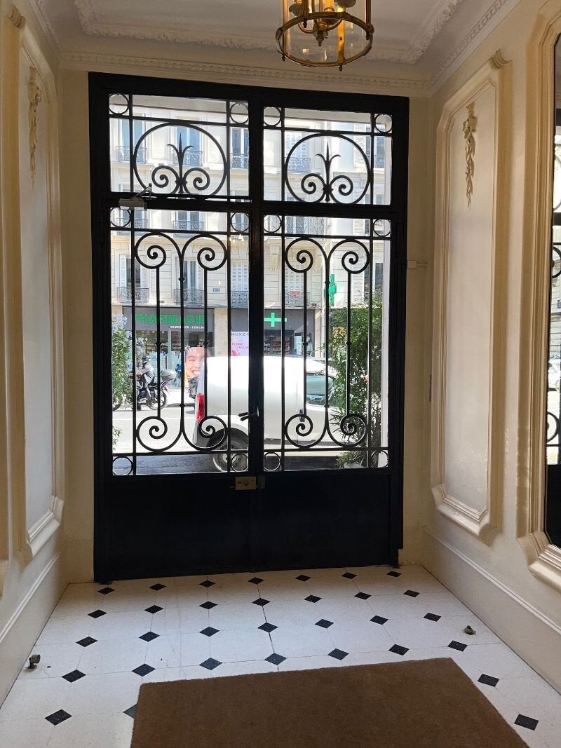 Flat Rue Pierre Demours in Paris