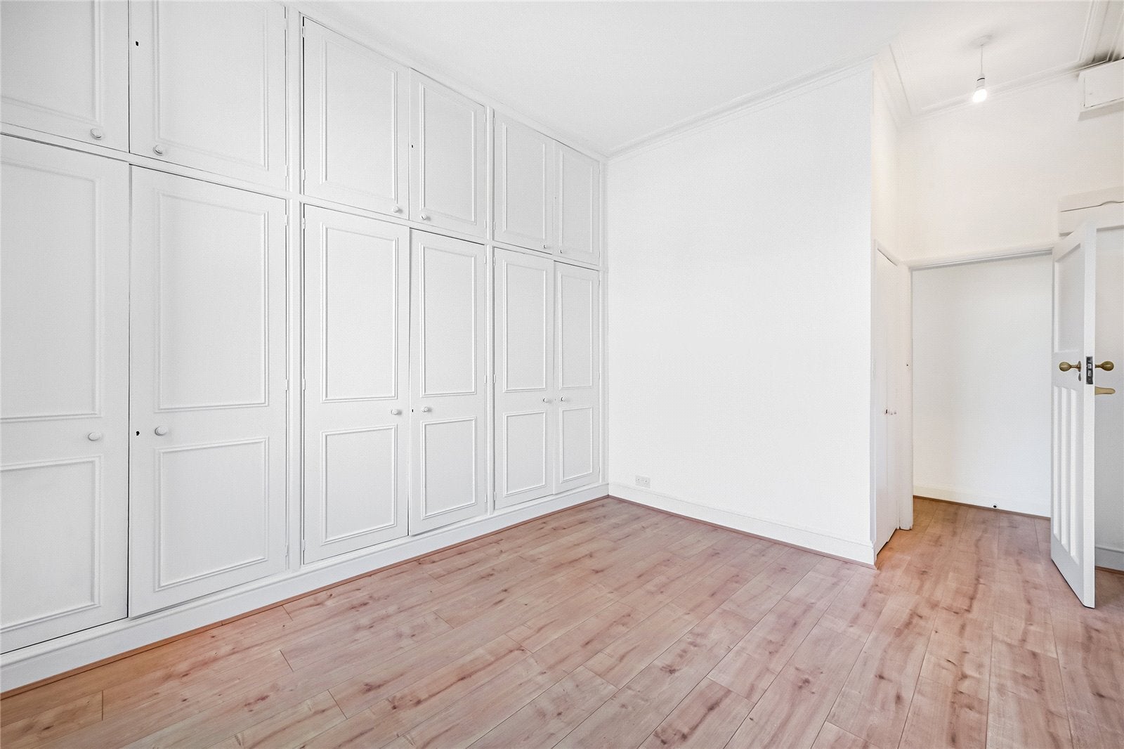 Flat Chesham Place in City of Westminster