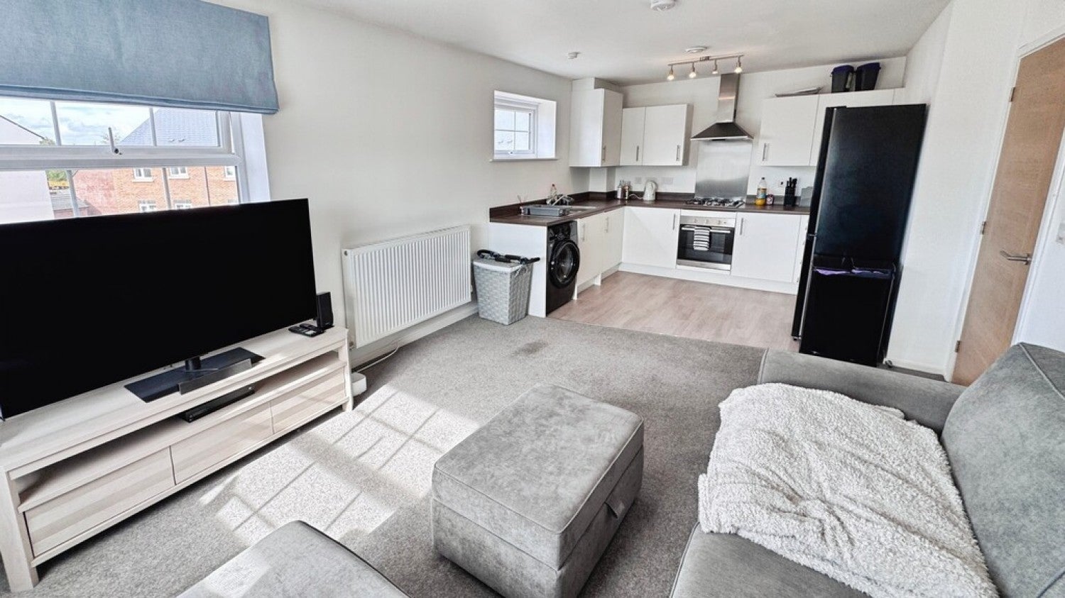 Flat Amazon Way in Westbury