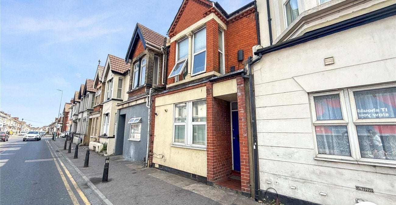 Flat Balmoral Road in Gillingham