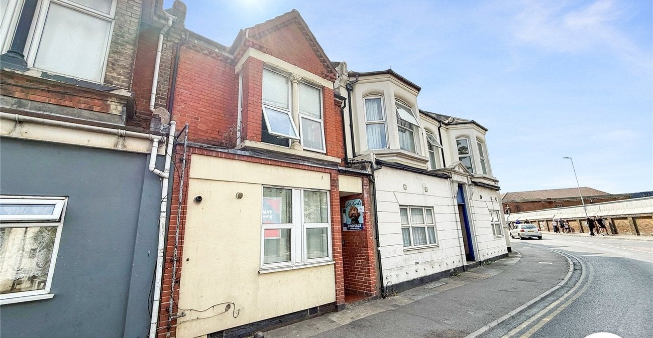 Flat Balmoral Road in Gillingham