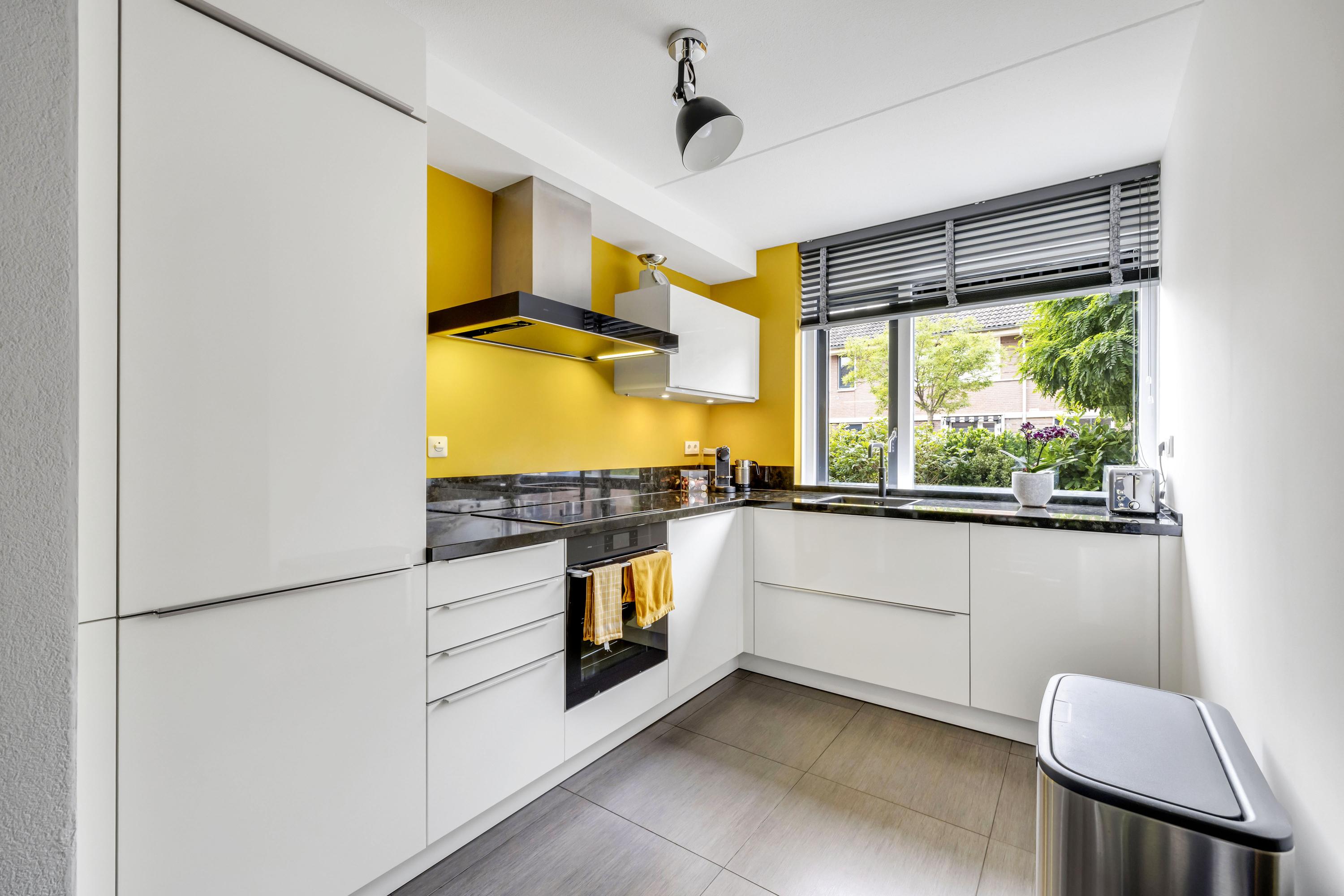 Tussenwoning te koop: Thurleede 5, Barendrecht