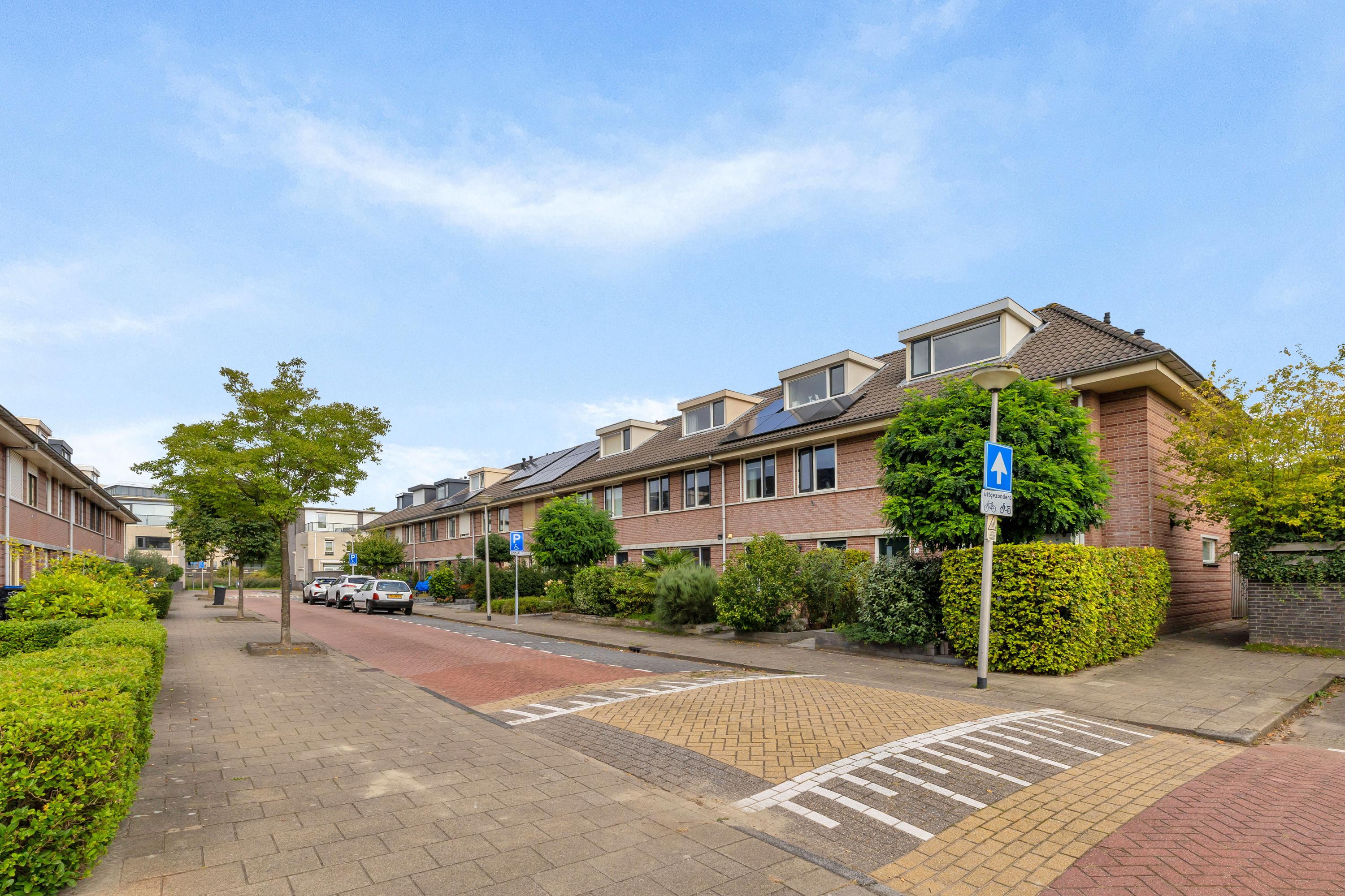 Tussenwoning te koop: Thurleede 5, Barendrecht