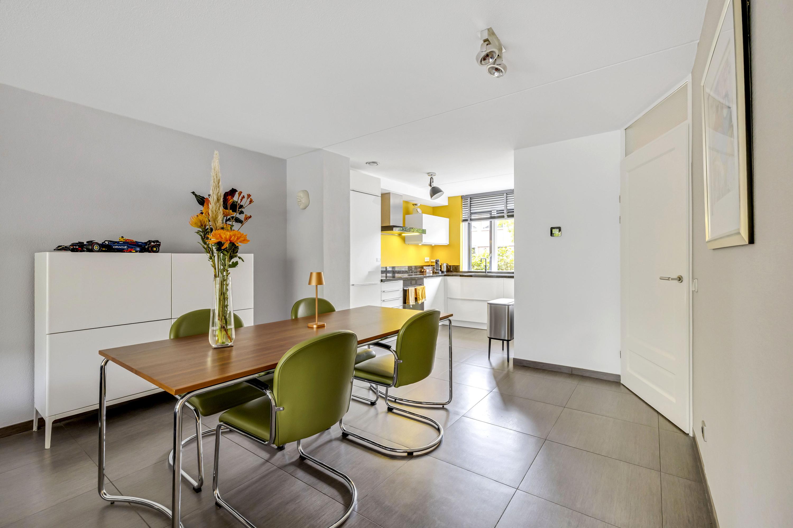 Tussenwoning te koop: Thurleede 5, Barendrecht