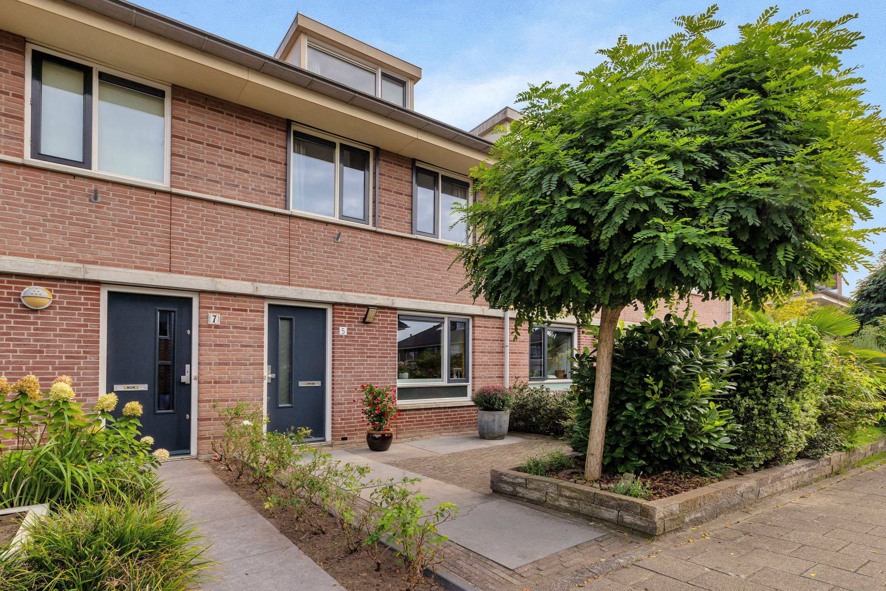 Tussenwoning te koop: Thurleede 5, Barendrecht
