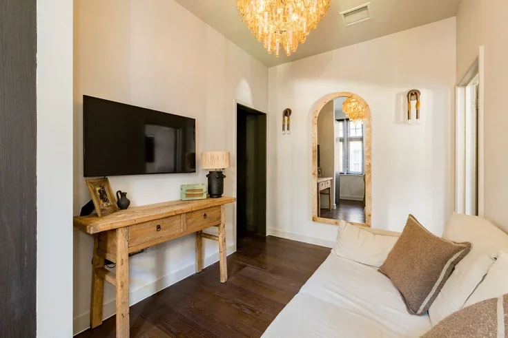 Flat Wardour Street in City of Westminster
