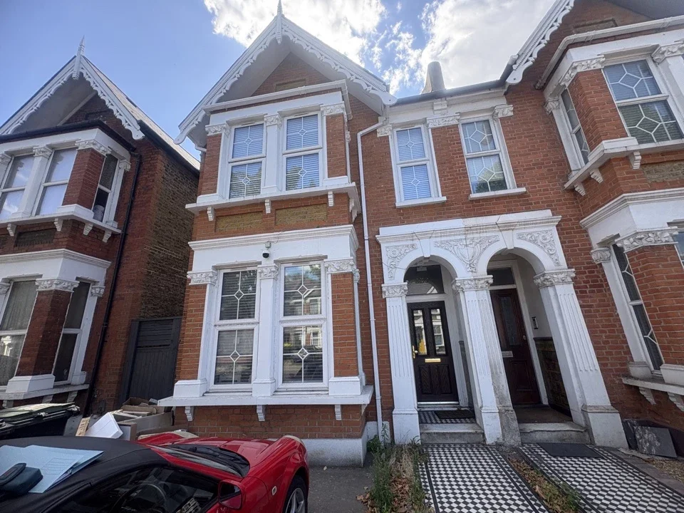 Flat Loampit Vale in Greater London