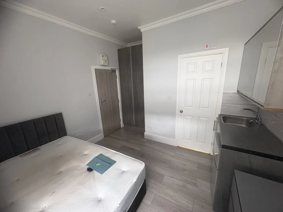 Flat Loampit Vale in Greater London