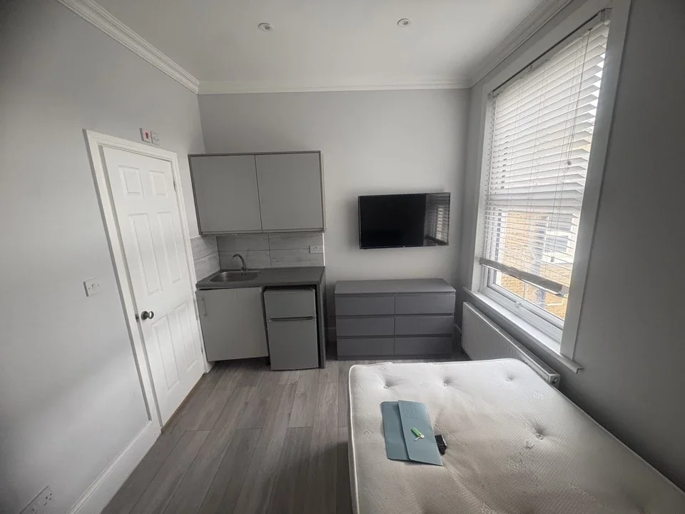Flat Loampit Vale in Greater London