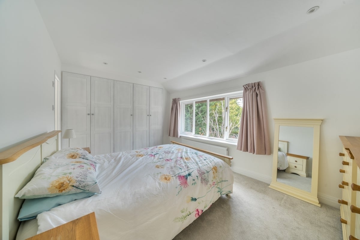 House Beechwood Avenue in St Albans