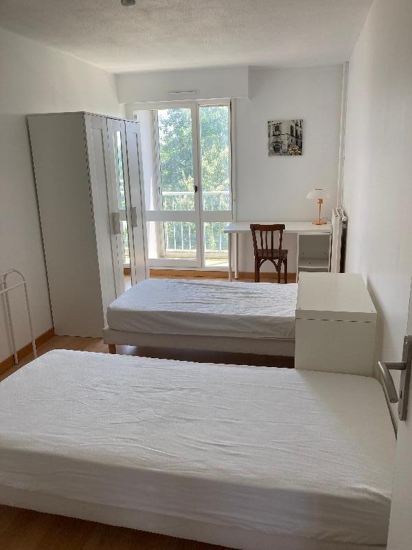 Room Rue des Treilles in Libourne