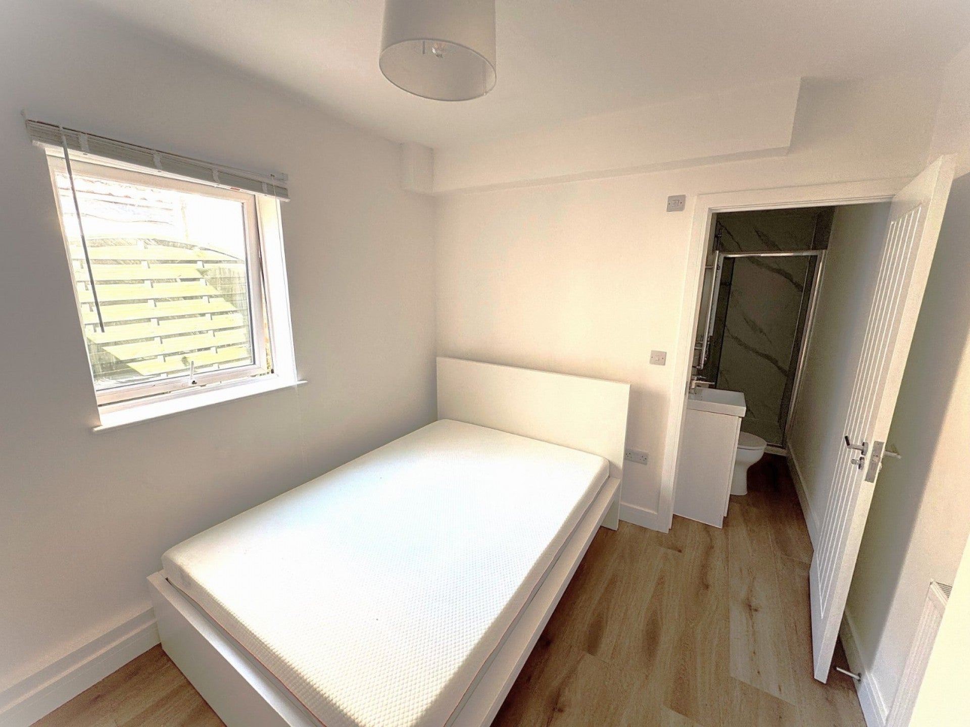 Room Whitecross Road in Weston-super-Mare