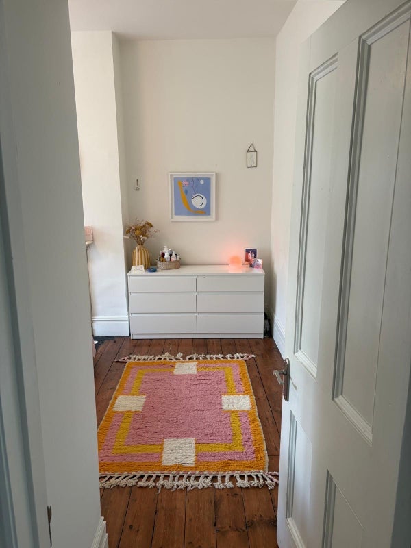 Room Leander Road in Greater London