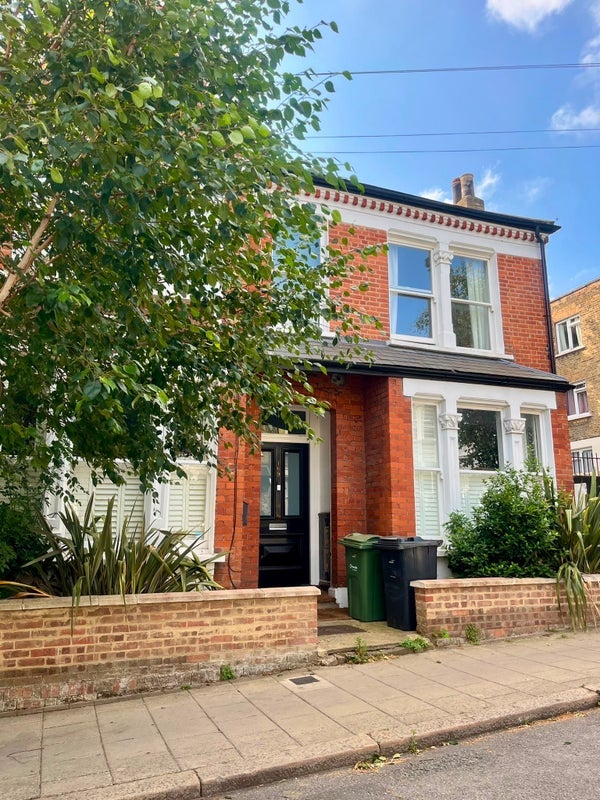 Room Leander Road in Greater London