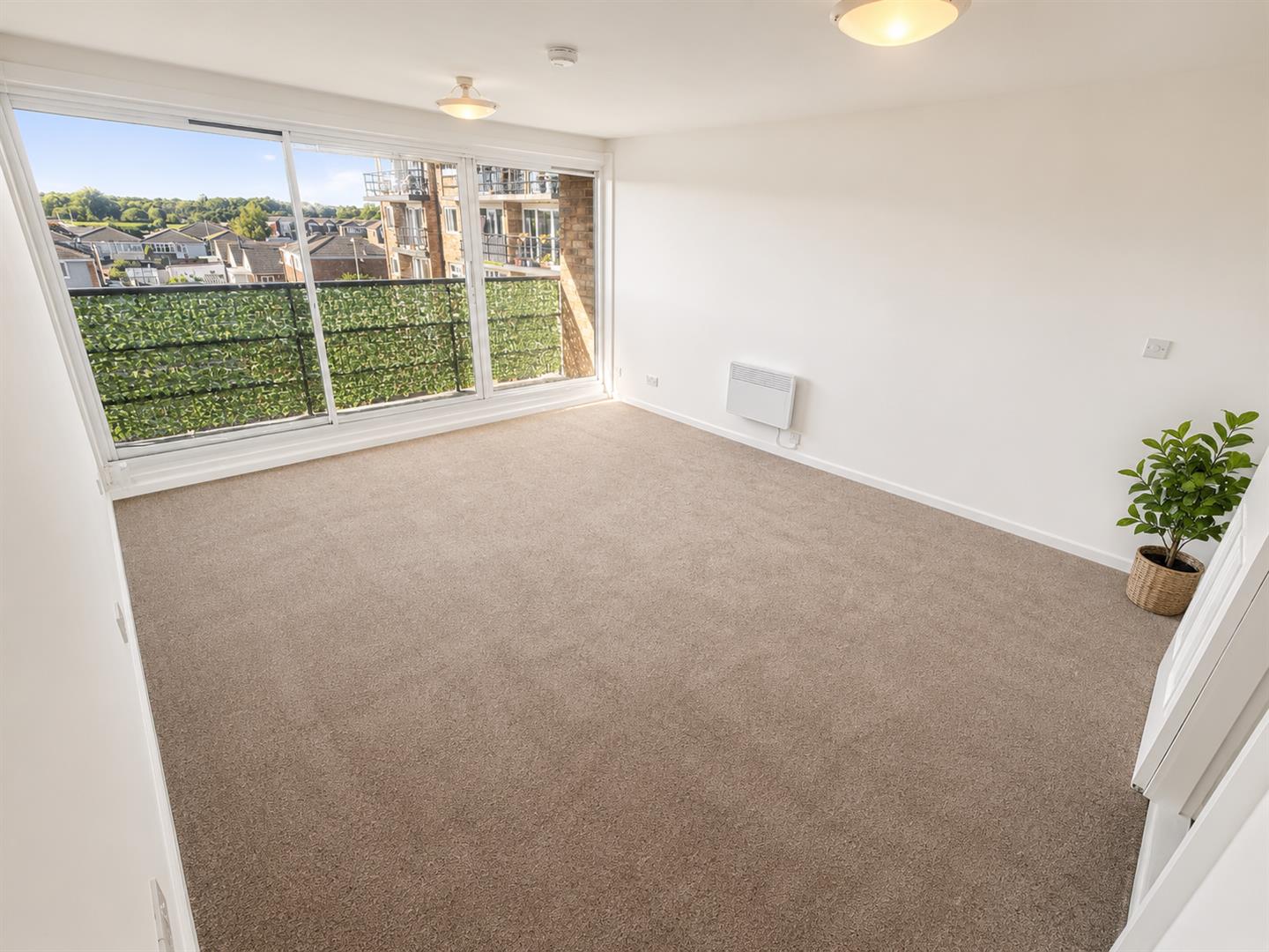 Flat Gale Moor Avenue in Gosport