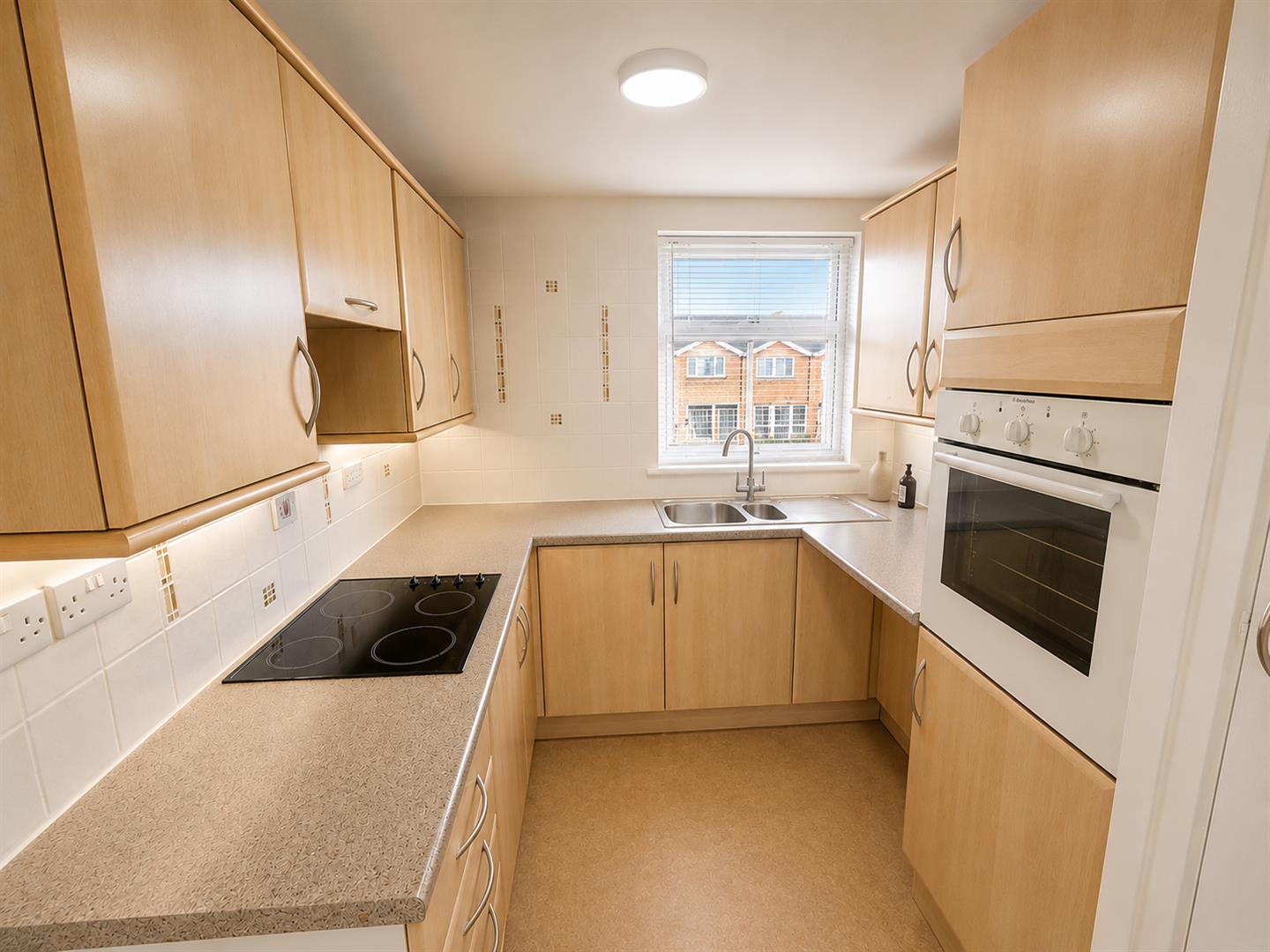 Flat Gale Moor Avenue in Gosport