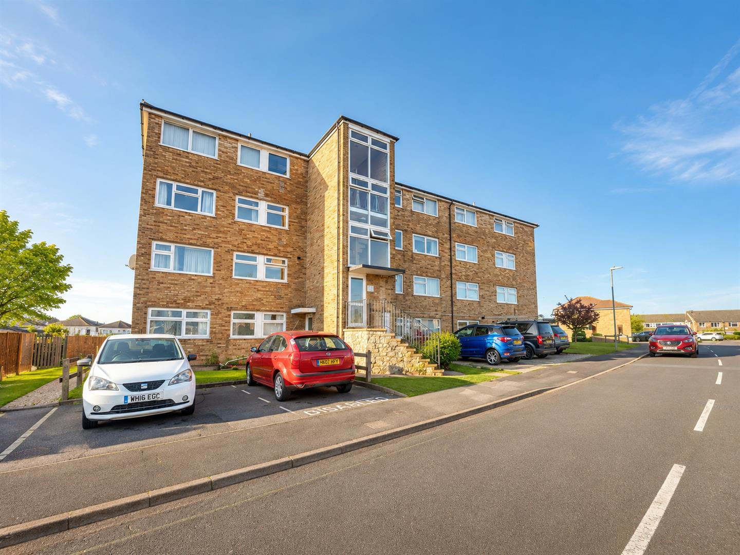 Flat Gale Moor Avenue in Gosport