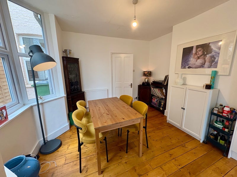 Room McLeod Road in Greater London
