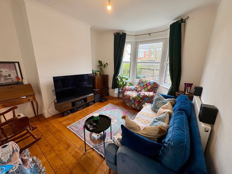 Room McLeod Road in Greater London