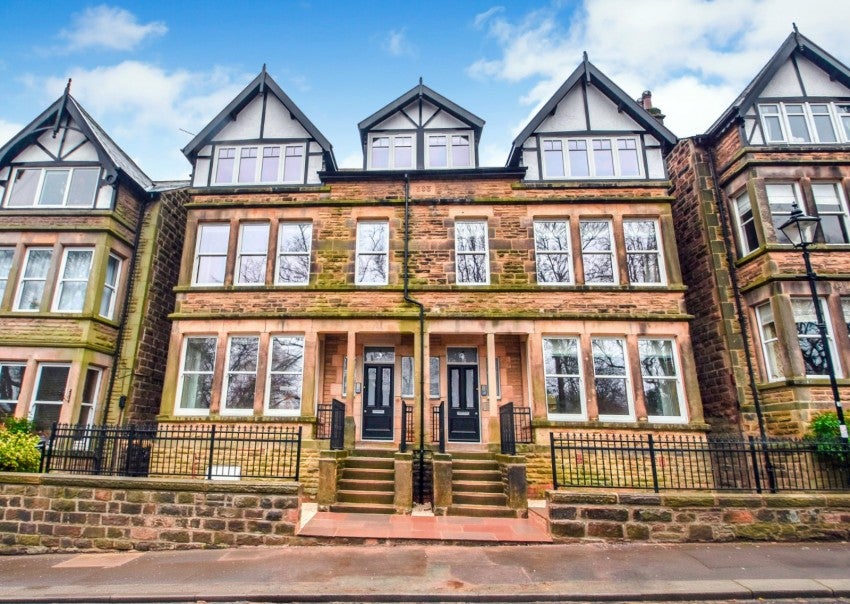 Flat Harlow Moor Drive in Harrogate
