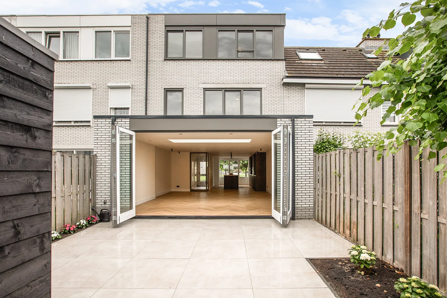 Huis Reina Prinsen Geerligsdreef in Hoofddorp