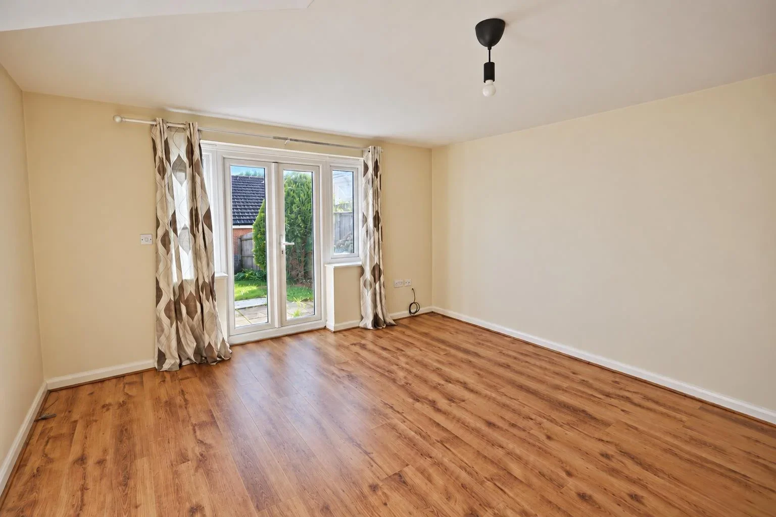 House Frank Large Walk in Duston