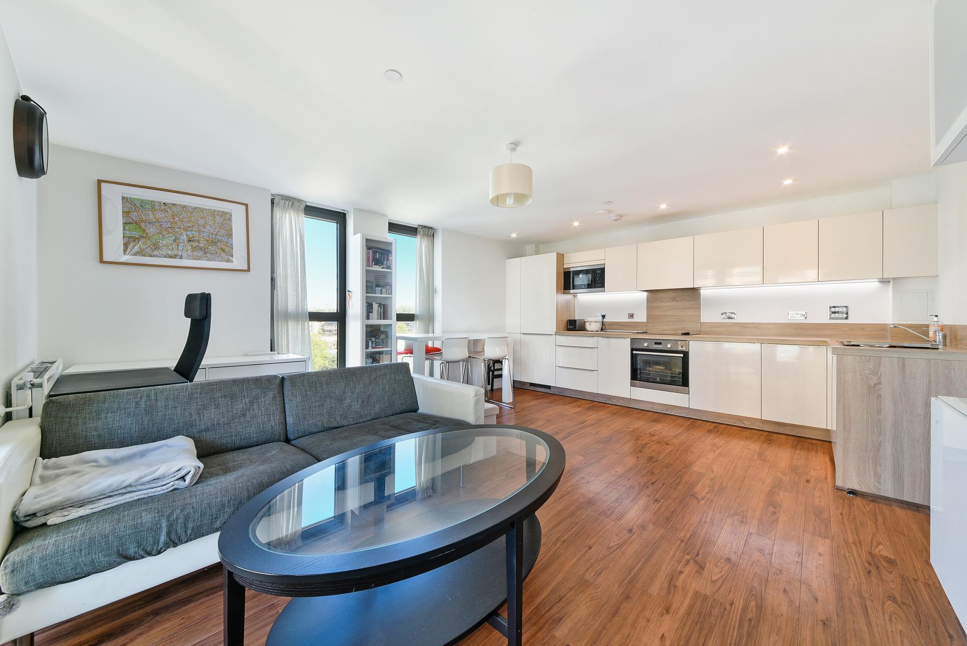 Flat Vian Street in Greater London
