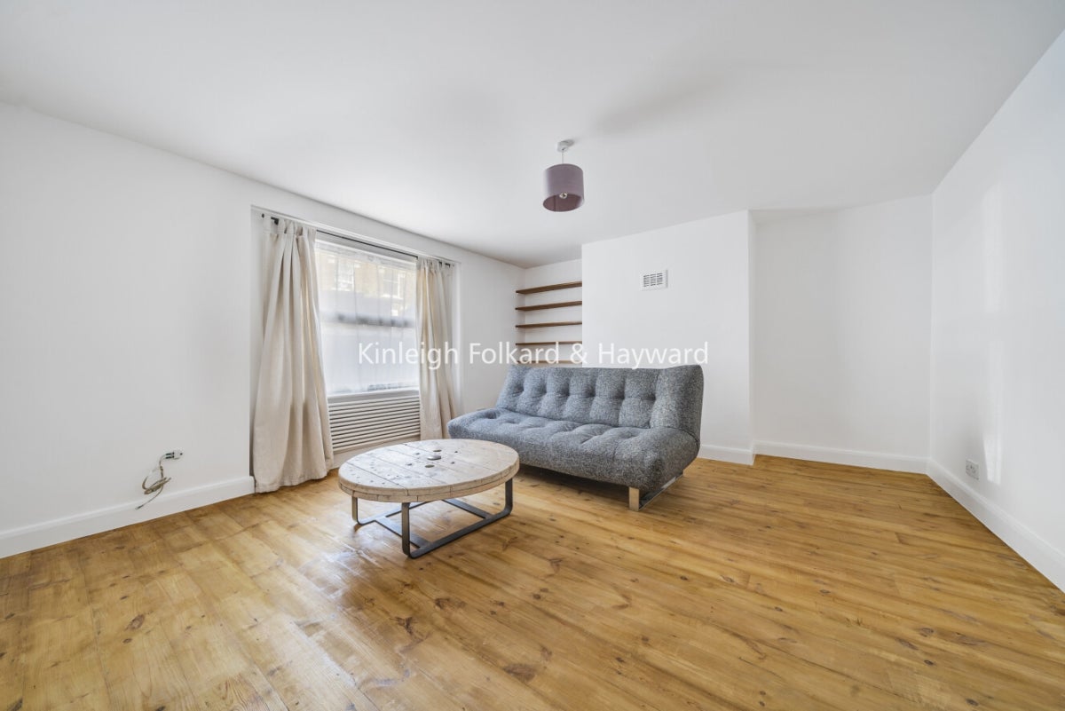 Flat Albion Road in Greater London