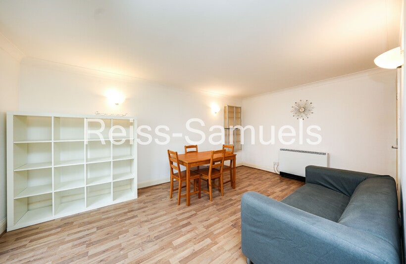 Flat Kingsland Road in Greater London