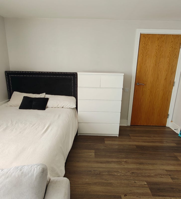 Room Lett Road in Greater London