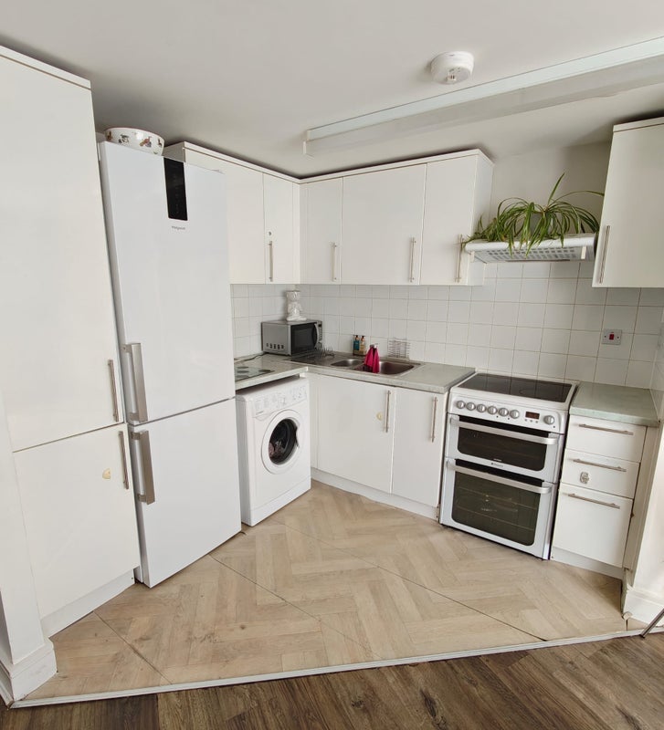 Room Lett Road in Greater London