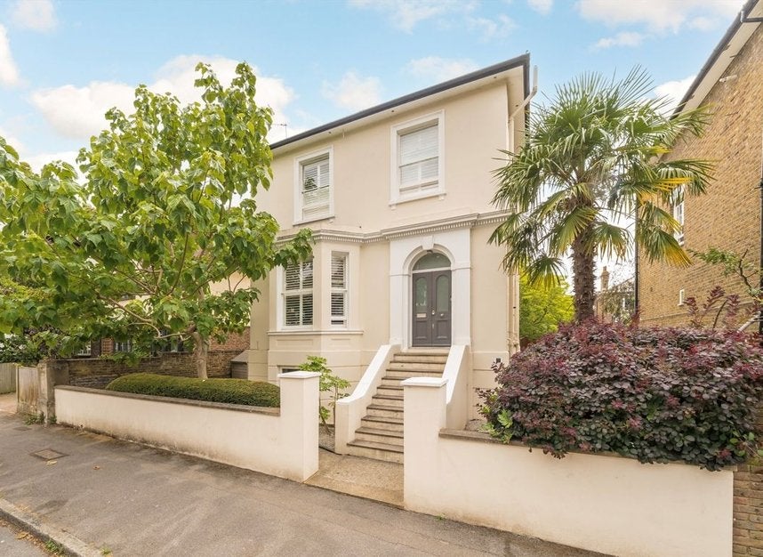 Flat Cadogan Road in Greater London