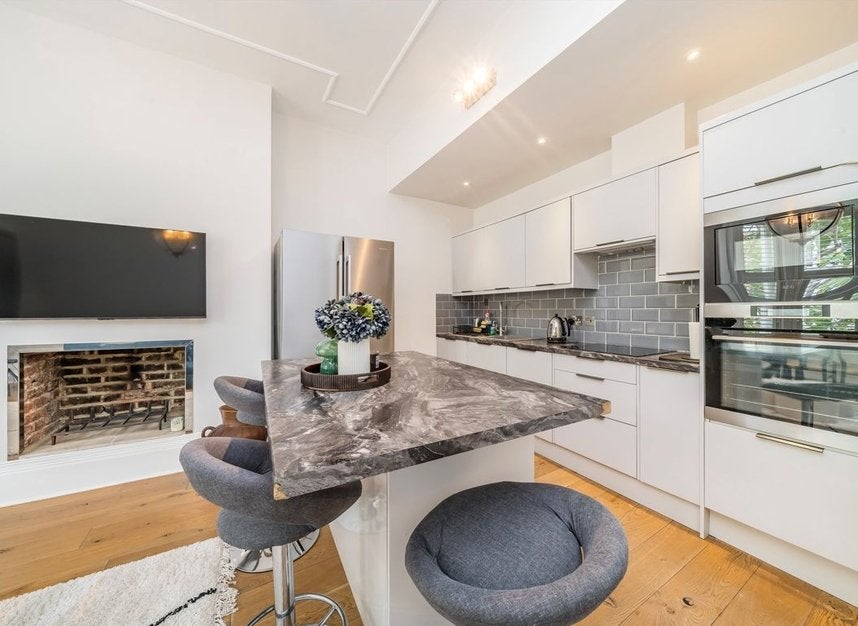 Flat Cadogan Road in Greater London