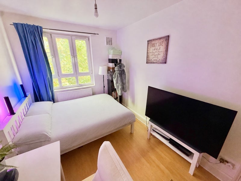 Room Crisp Road in Greater London