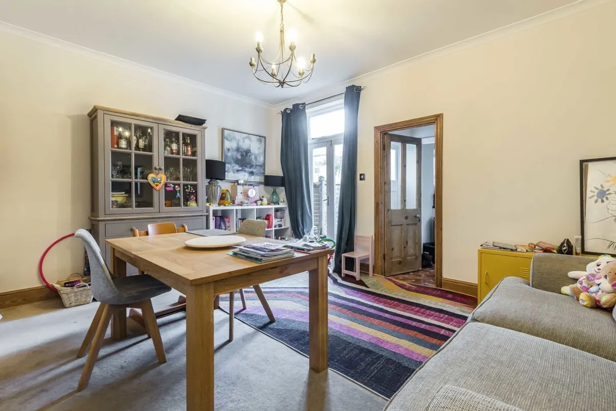 House Balfour Road in Greater London