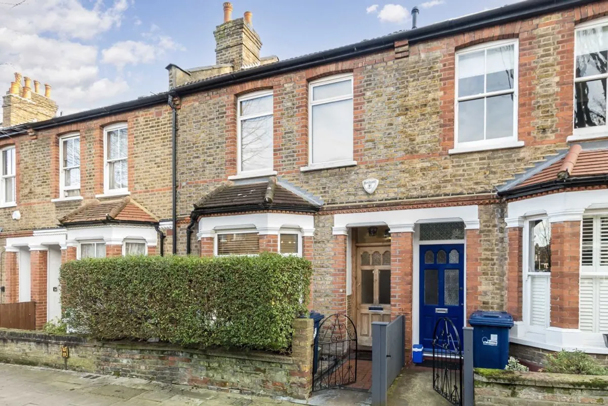 House Balfour Road in Greater London