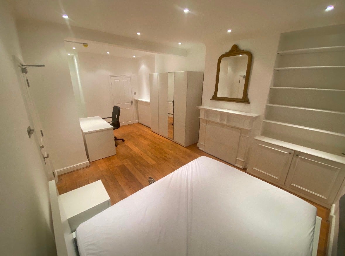Flat Nasmyth Street in Greater London