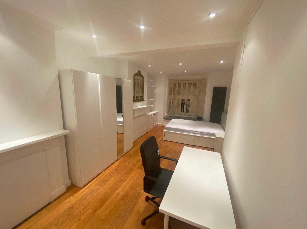 Flat Nasmyth Street in Greater London