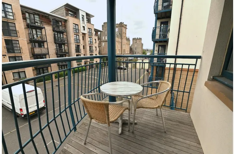 Flat Shore in City of Edinburgh
