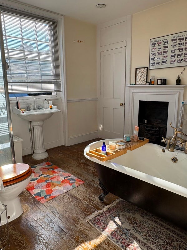 Room Bermondsey Street in Greater London