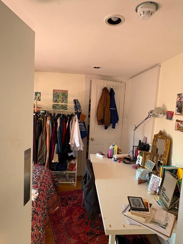 Room Bermondsey Street in Greater London