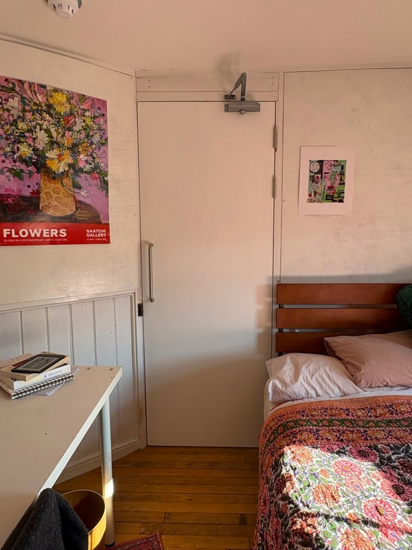 Room Bermondsey Street in Greater London