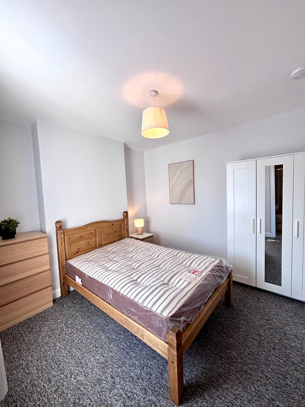 Room Thornhill Place in Maidstone